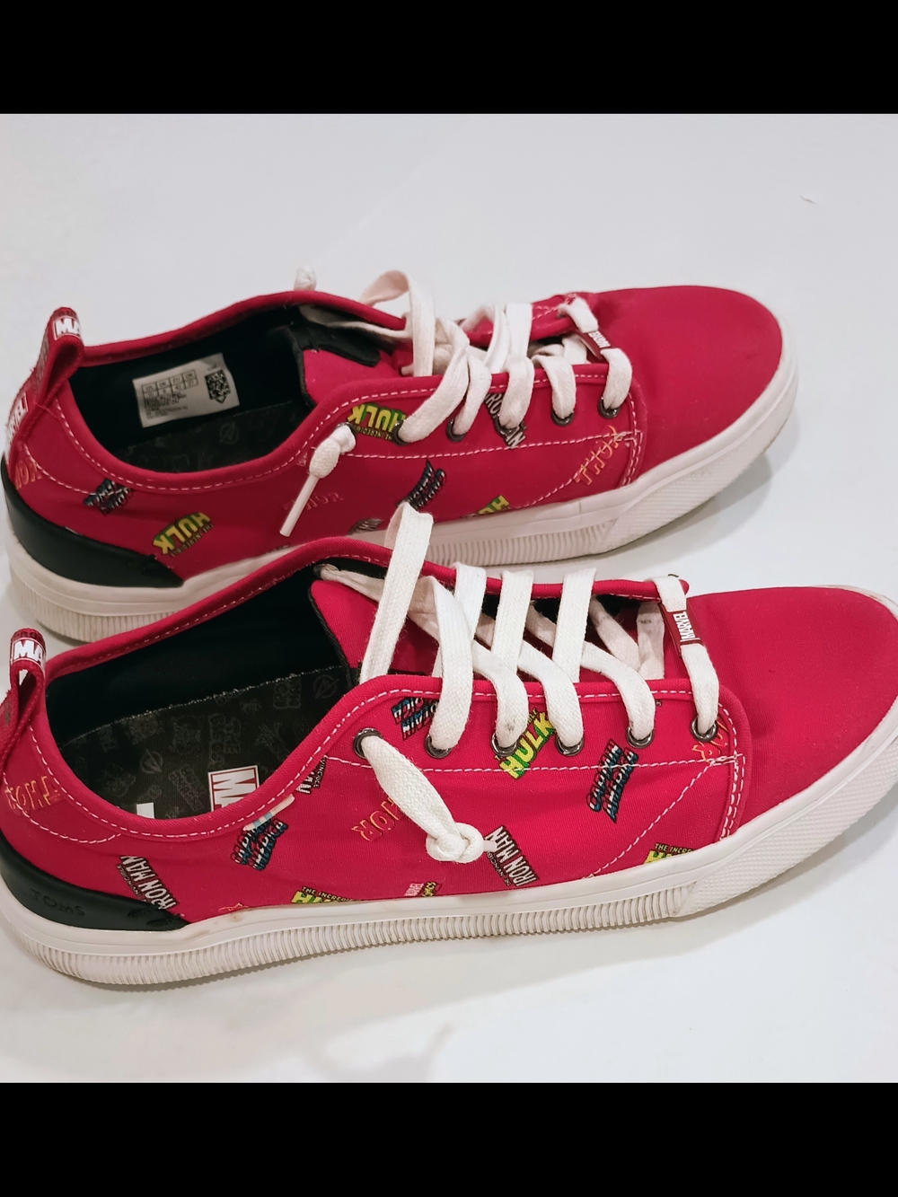 Toms Women’s Red Printed Low-Top Sneakers with White Soles Size 10W - Picture 6 of 13